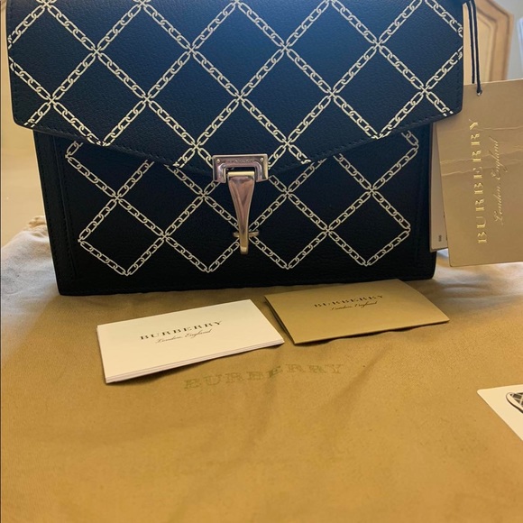 Burberry bag!SM MACKEN CHAIN PRINT! - Picture 5 of 16